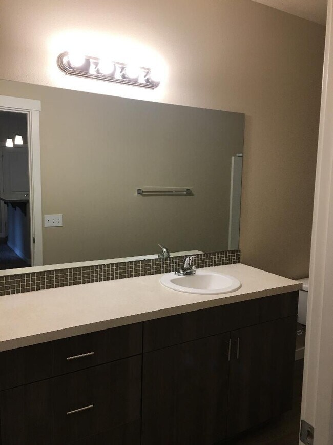 Building Photo - Stunning 1-Bedroom with Upscale Interiors & Open Island Kitchen!