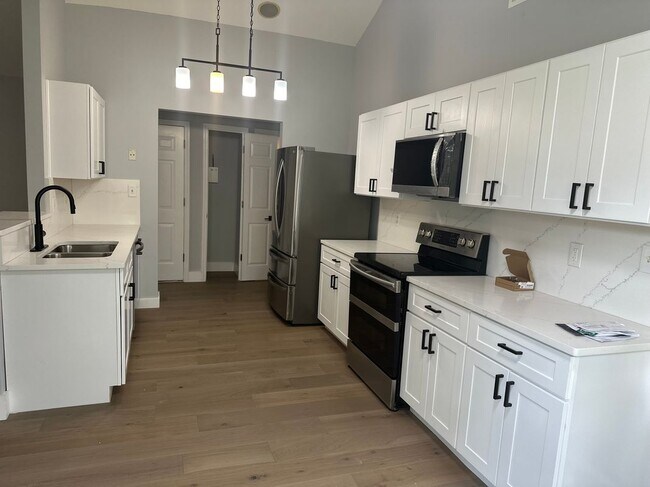 Building Photo - 6686 Browns Mill Ferry Dr
