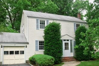 Building Photo - 17 Wellington Rd