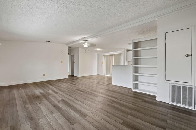 Building Photo - 11831 Bay Pl