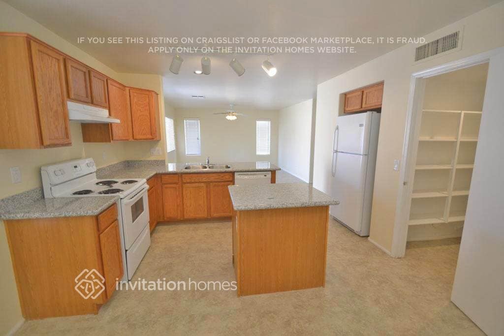 Building Photo - 16684 W Culver St