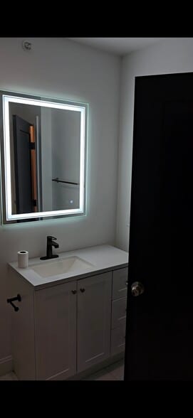 Building Photo - 2-4 Pearl St