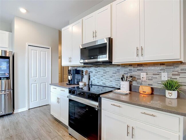 Building Photo - 7531 Ashcroft Dr