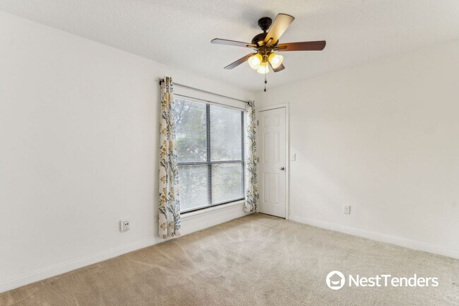 Building Photo - Great Amelia Island Location!