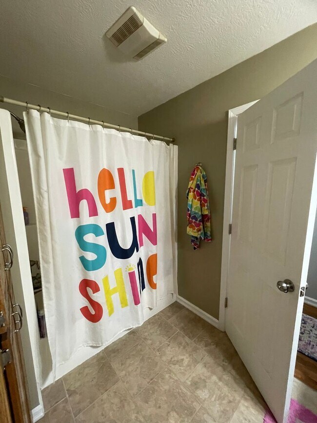 Building Photo - PRE-LEASING - Fully Furnished 6mo Short Term Rental in Ozark