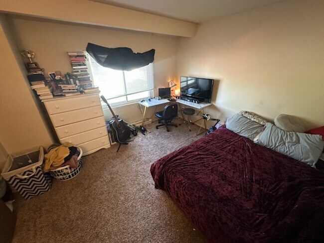 Building Photo - North Central Fort Collins - Lovely 2 Bedr...