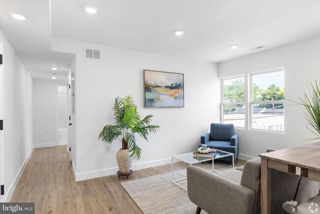 Building Photo - 324 61st St NE