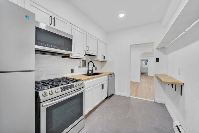 Building Photo - 110 34th St