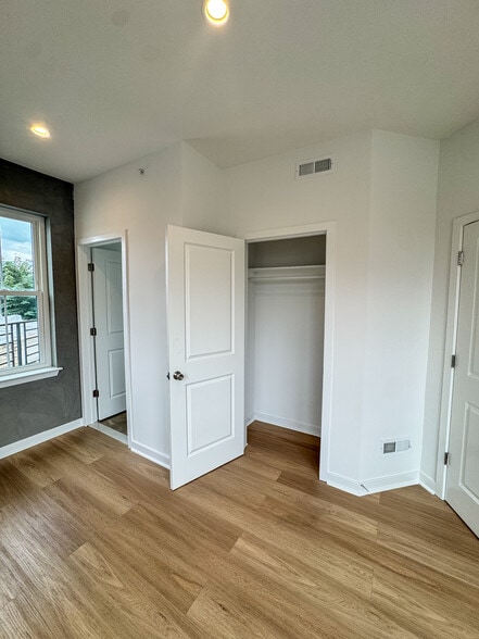 Building Photo - 2539 Grays Ferry Ave