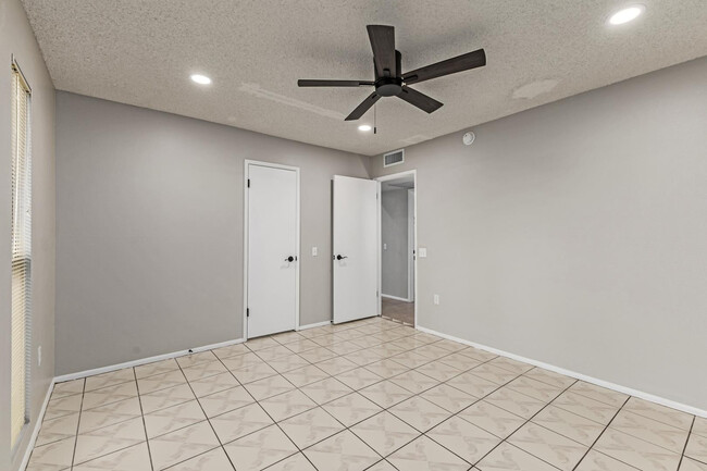 Building Photo - 13066 N 100th Dr