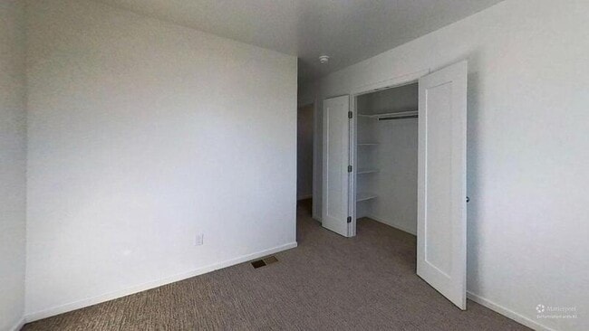 Building Photo - 361 W 400 S