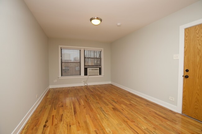 Building Photo - 550 W Arlington Pl