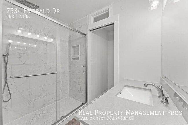 Building Photo - 7534 Emerald Dr