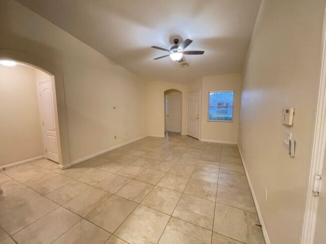 Building Photo - Carry Over Showing: This property has been...