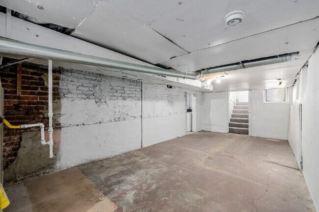 Building Photo - Cute Denver bungalow for rent