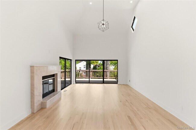 Building Photo - 67 Short Way
