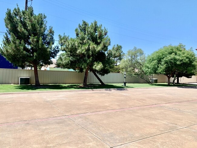 Building Photo - Pre-Leasing - 3-bedrooom, 3-bath Near Texas Tech!