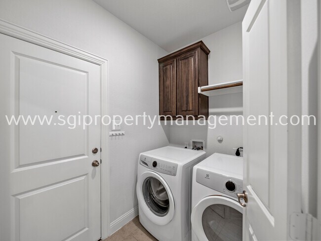 Building Photo - 10928 Brownwood Pl