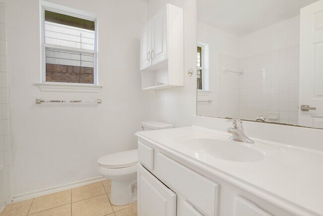 Building Photo - 18134 Stone Trail Manor Dr