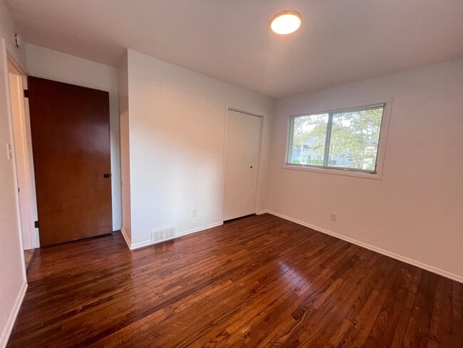 Building Photo - Two Bedroom Duplex SE Side w/ Decorative Fireplace! One Stall in Garage!