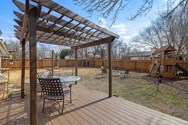 Building Photo - 805 Garden Path Dr