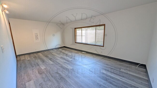 Building Photo - 13235 NW Pumpkin Ridge Rd