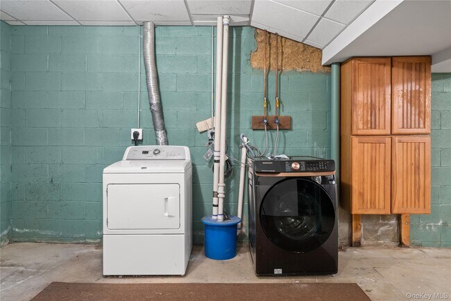 Building Photo - 127 NY-100