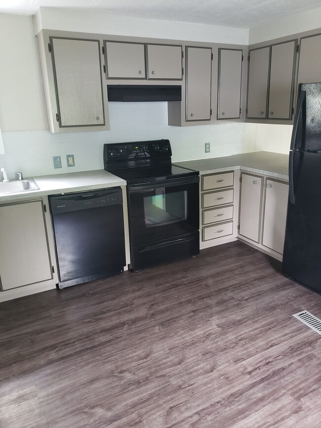 Building Photo - 3 bed 1.5 bath mobile