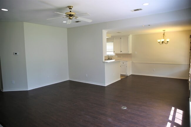 Building Photo - 3510 Vienna Dr