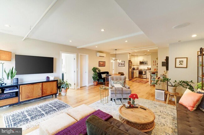 Building Photo - 1514 Newton St NW