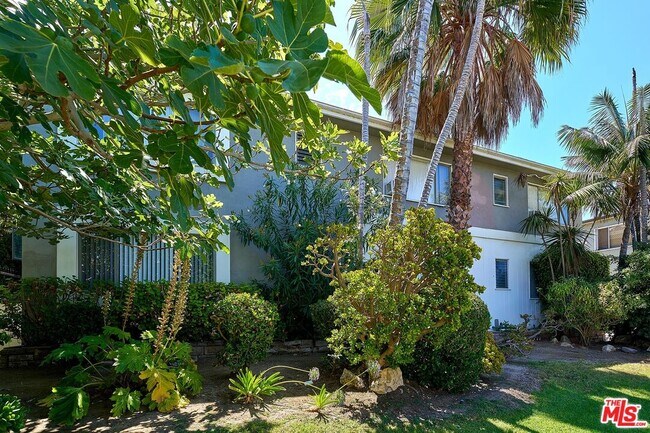 Building Photo - 742 S Plymouth Blvd