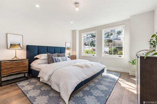 Building Photo - Glen Park: Impressive Top Floor Unfurnishe...