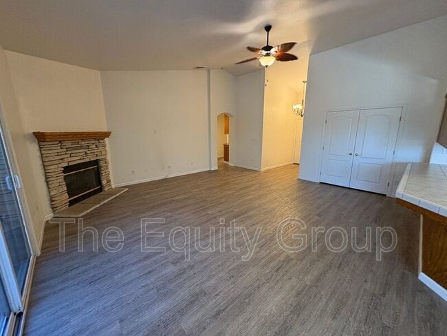 Building Photo - 2322 E Beech Ct