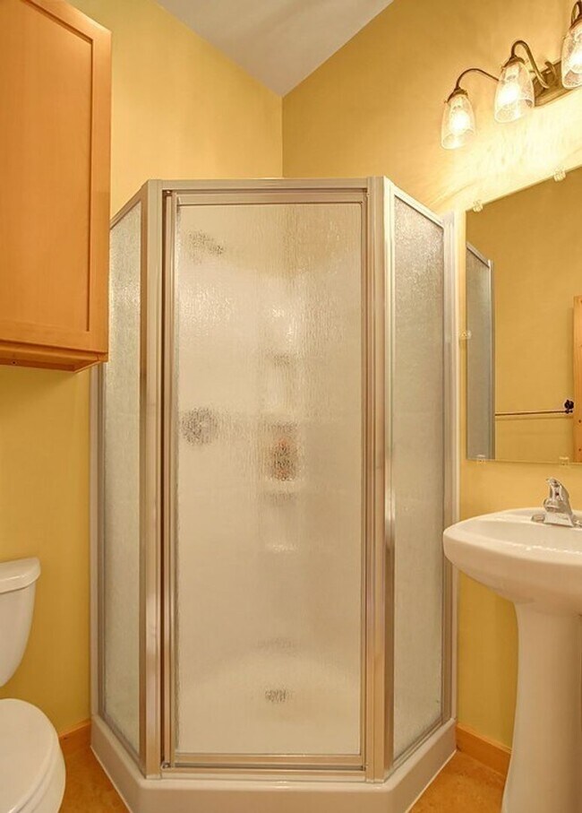Building Photo - Everett Rambler for rent with RV parking -...
