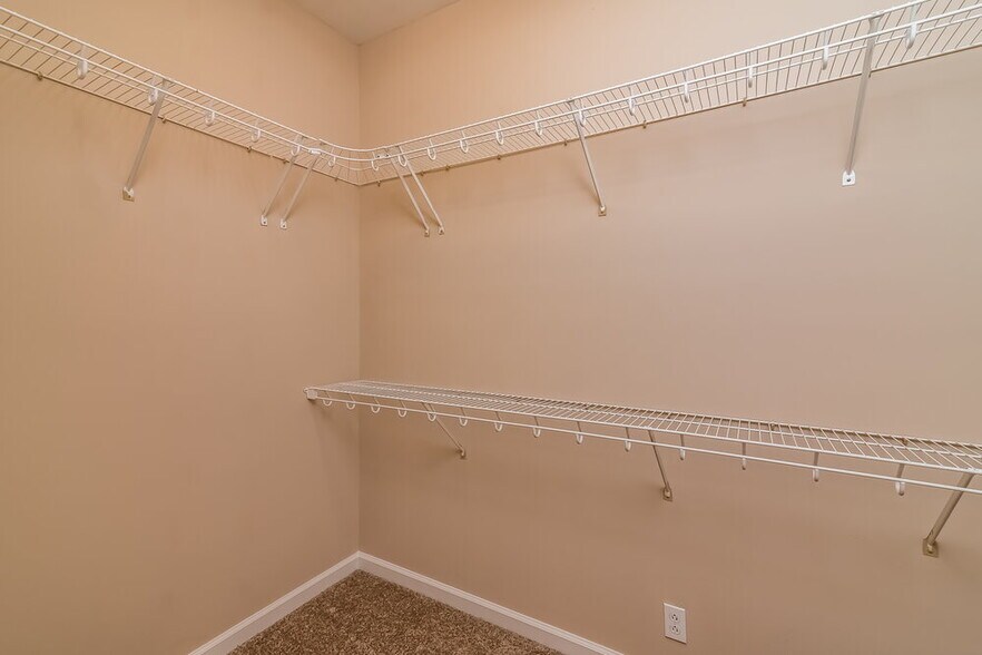 Building Photo - 2137 Aberdeen Cir