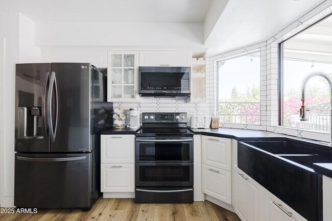 Building Photo - 5226 E Kathleen Rd