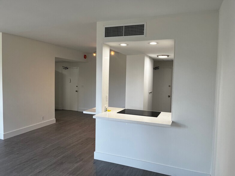 Building Photo - 880 NE 69th St