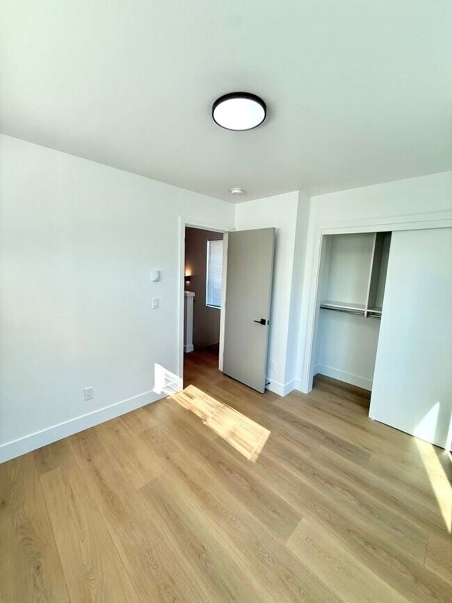 Building Photo - Spacious 3-Bedroom Townhome in the Heart of Greenwood