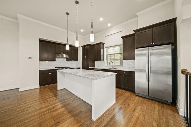 Building Photo - 1034 W 26th St
