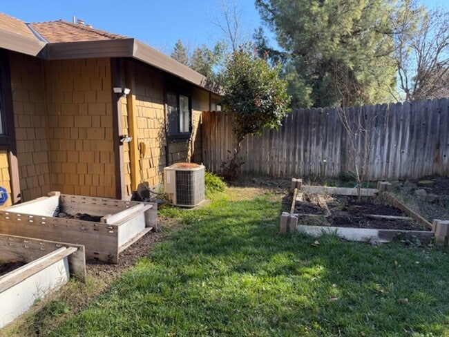 Building Photo - 77-79 West Clover St