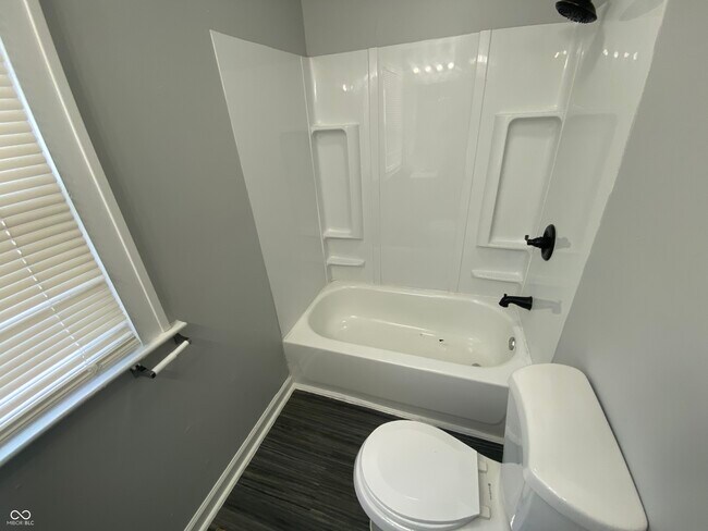 Building Photo - 3258 Winthrop Ave