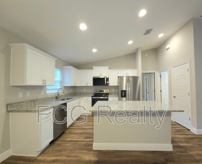 Building Photo - 8810 N Malibu Rd