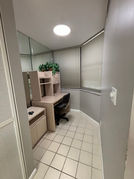 Building Photo - 9500 S Ocean Dr