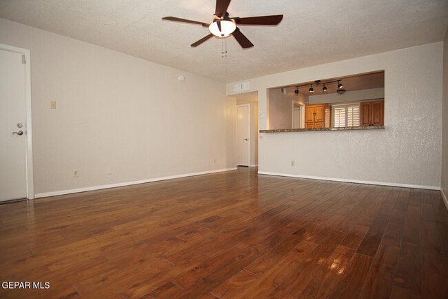 Building Photo - 4433 N Stanton St