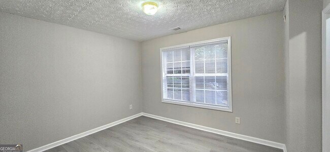 Building Photo - 610 James Ridge Dr