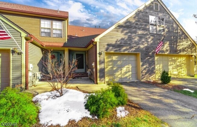 Building Photo - 44 Manchester Ln