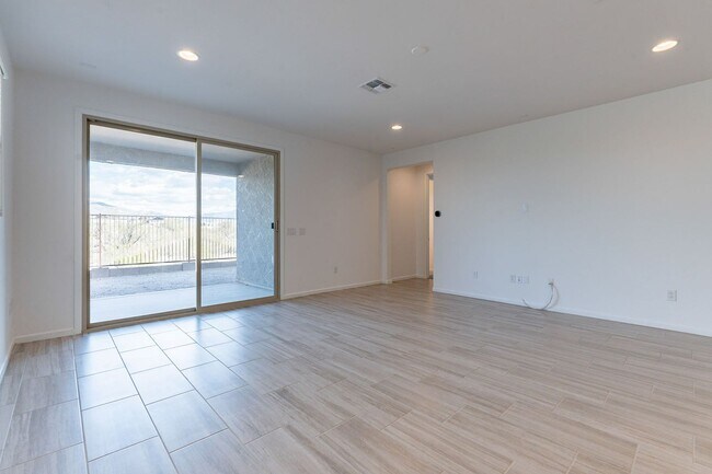 Building Photo - Pending/ Rented - New Mattamy Home!