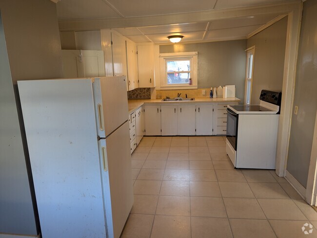 Building Photo - 159 Perham St