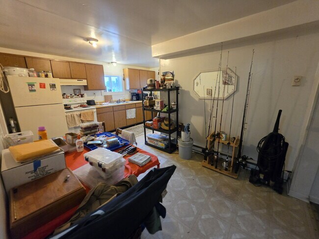 Building Photo - 1 Bedroom, 1 Bathroom with Off Street Parking - Available September 10th!