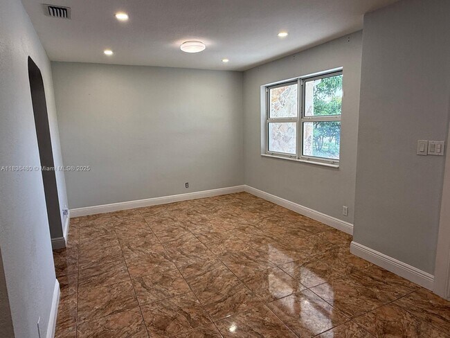 Building Photo - 4281 NW 35th Terrace